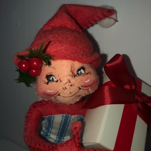 Annalee Elf With Package 1993 Made In USA - Picture 3 of 4